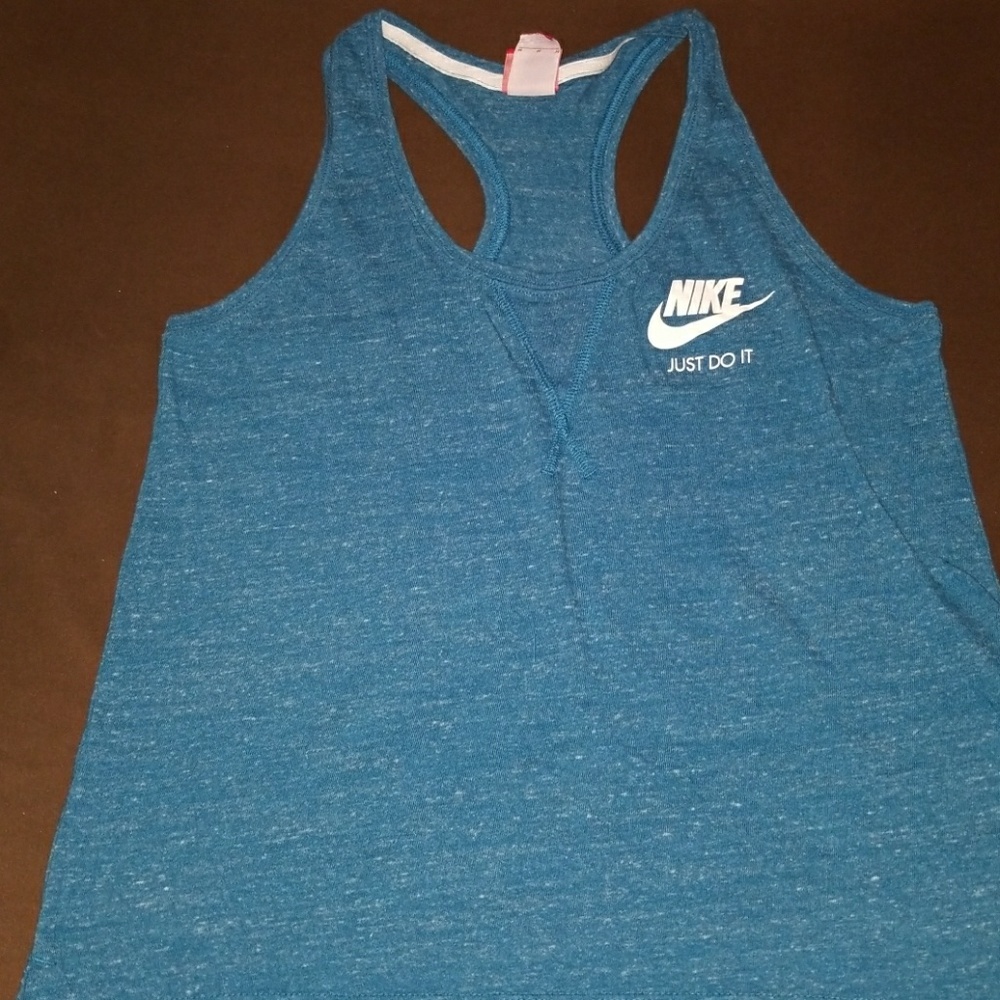 Nike sleeveless top